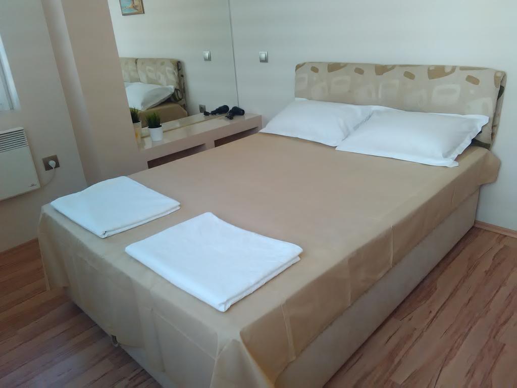 Geri Apartment Burgas Exteriör bild