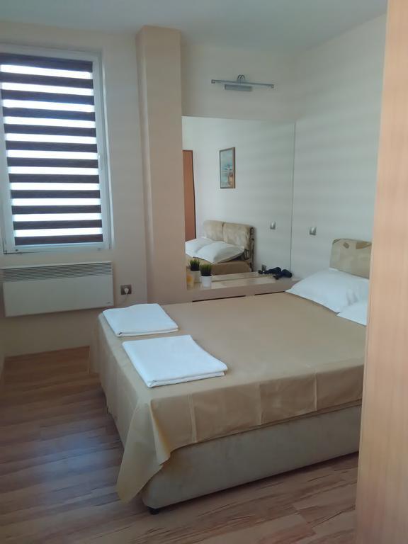 Geri Apartment Burgas Exteriör bild