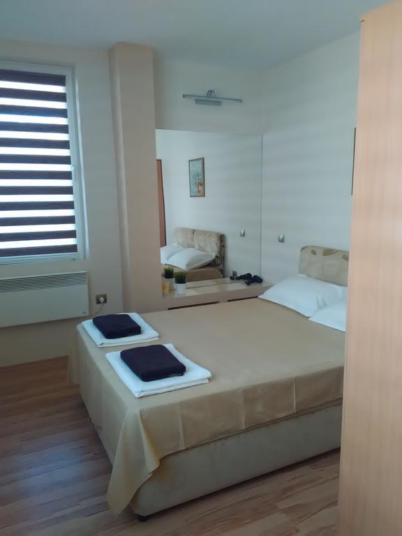 Geri Apartment Burgas Exteriör bild